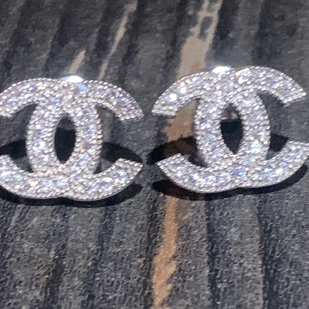 Gorgeous rare and fashionable studs earrings , must have for true fashion divas!